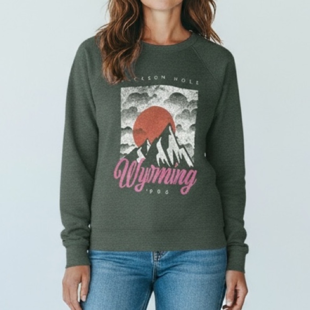 Green Wyoming Graphic Sweatshirt Mountains Sun